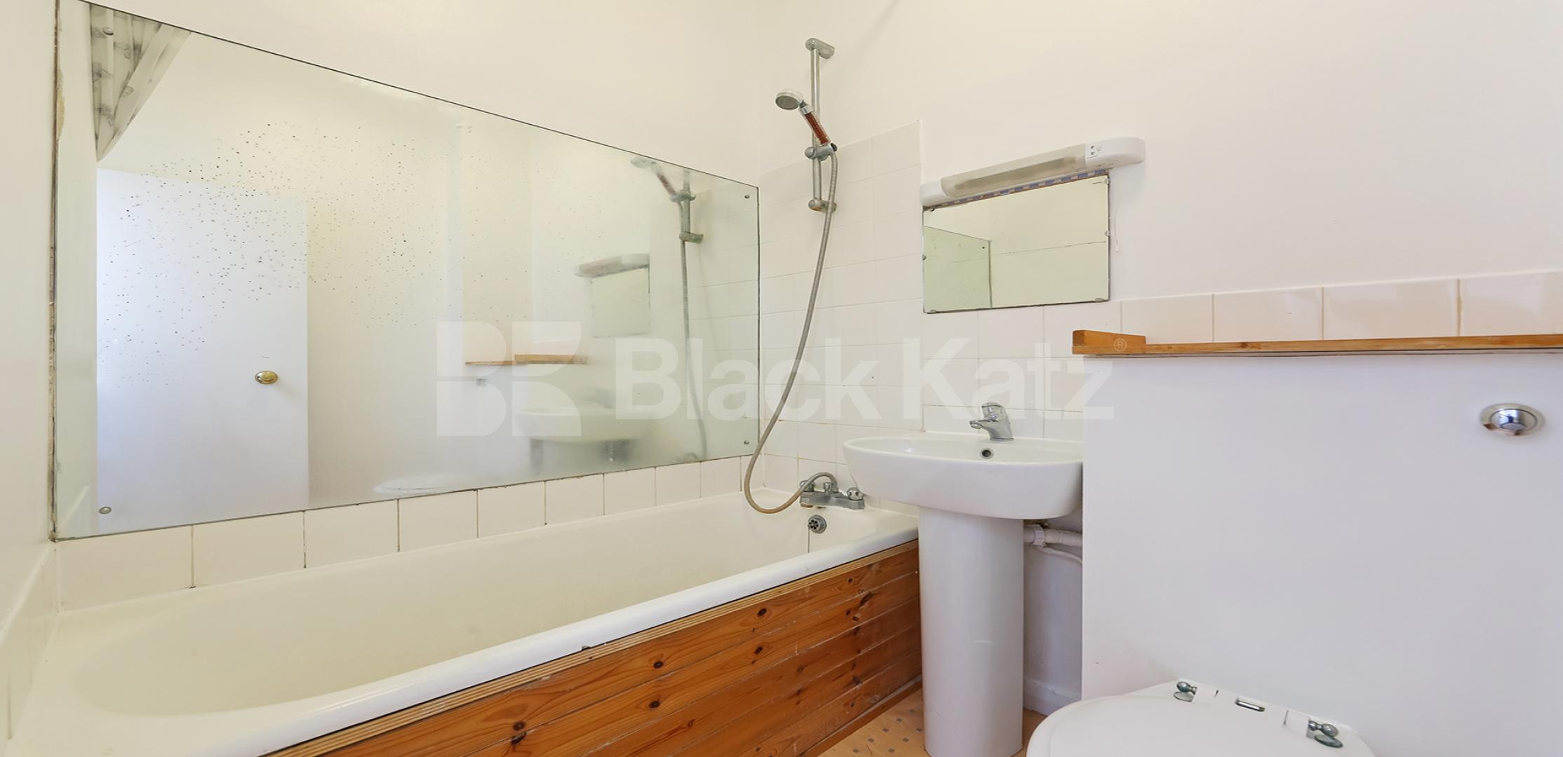 			LET, 1 Bedroom, 1 bath, 1 reception Apartment			 Offerton Road, Clapham Old Town